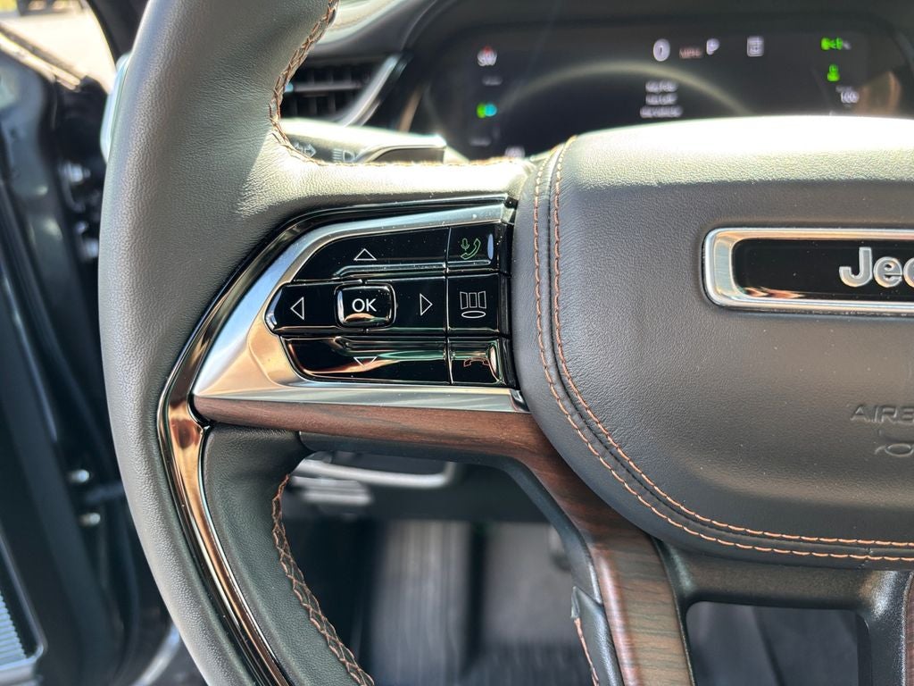 2022 Jeep Grand Cherokee Base
