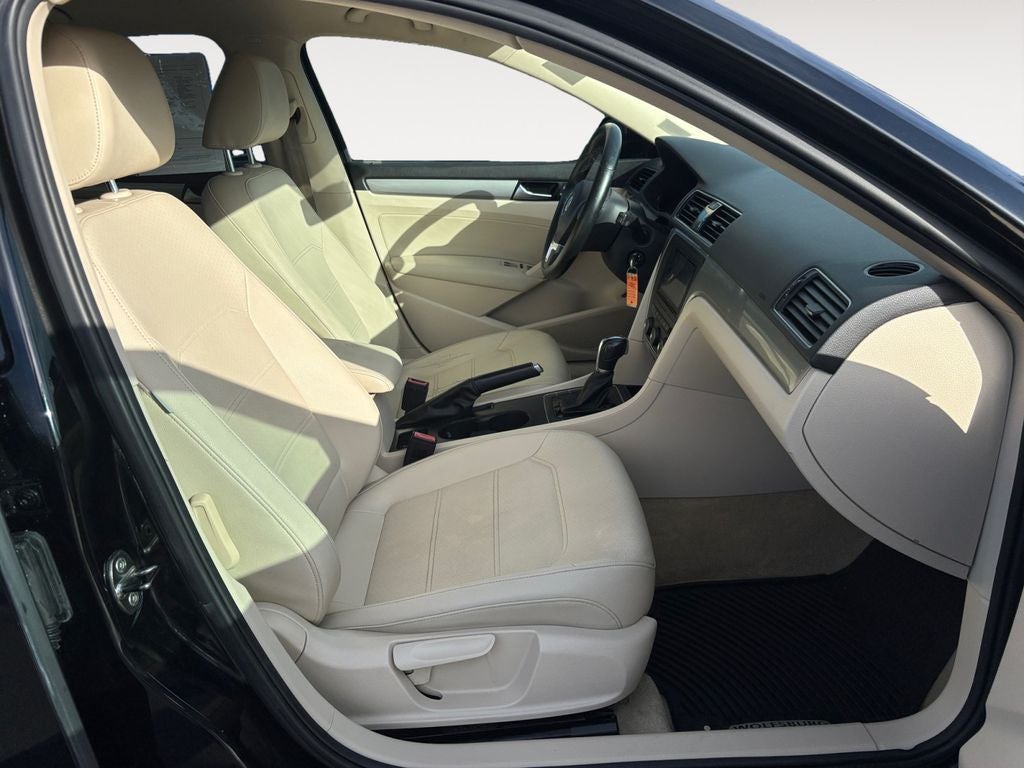2014 Volkswagen Passat 1.8T Wolfsburg Edition