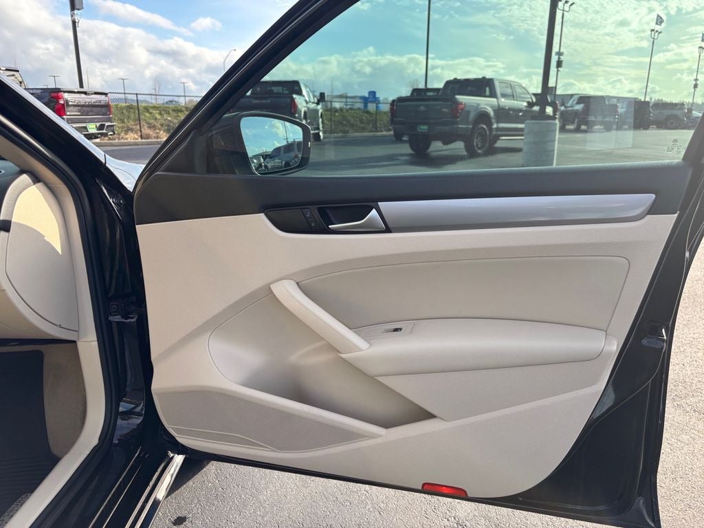 2014 Volkswagen Passat 1.8T Wolfsburg Edition