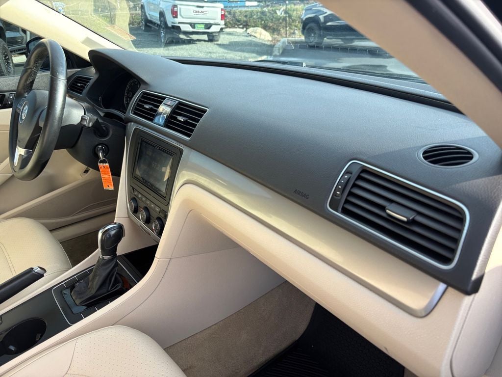 2014 Volkswagen Passat 1.8T Wolfsburg Edition