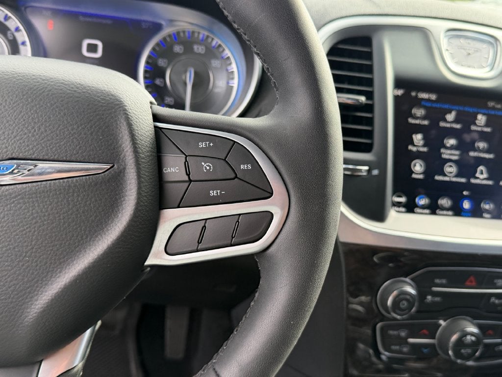 2022 Chrysler 300 Touring