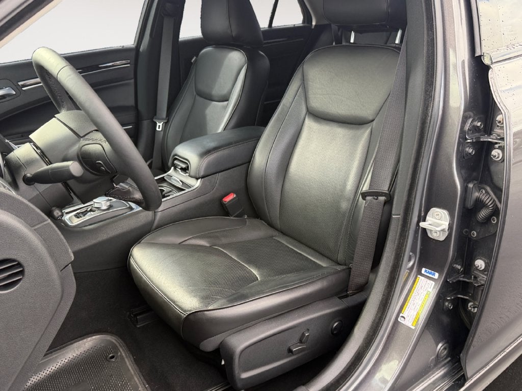 2022 Chrysler 300 Touring